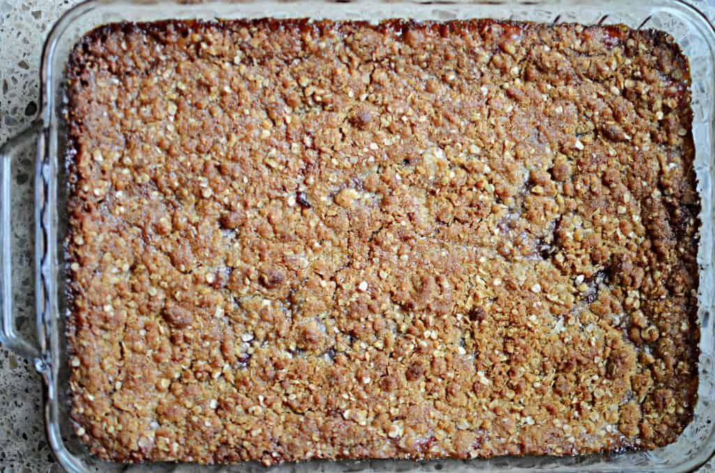 Baked rhubarb bars