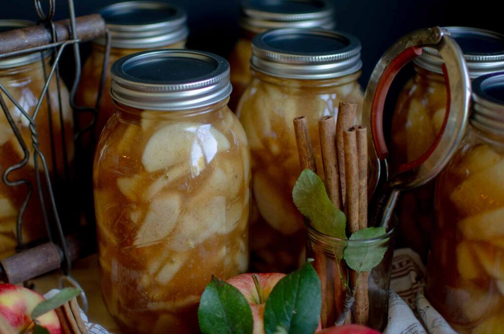 jars of apple pie filling