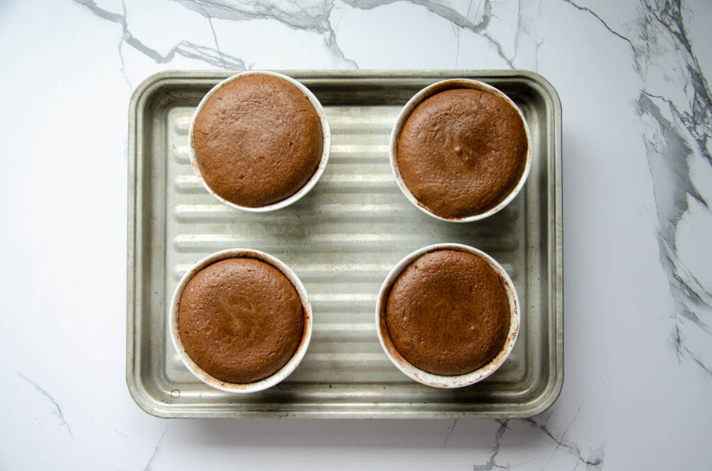 4 baked chocolate molten lava cakes